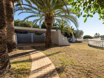 Villa de lujo en venta en Benissa con piscina privada y vistas panorámicas al mar