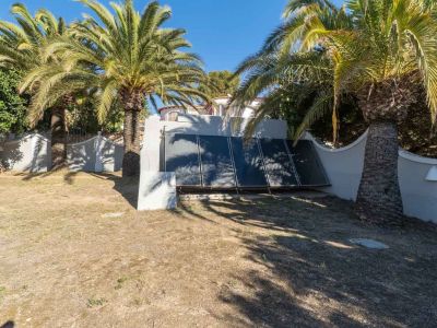 Villa de lujo en venta en Benissa con piscina privada y vistas panorámicas al mar