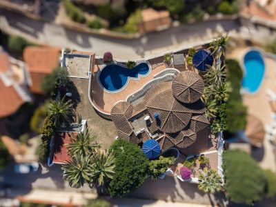Villa de lujo en venta en Benissa con piscina privada y vistas panorámicas al mar