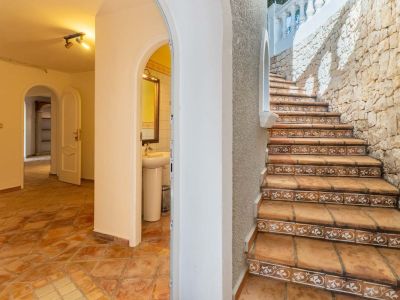 Villa de lujo en venta en Benissa con piscina privada y vistas panorámicas al mar