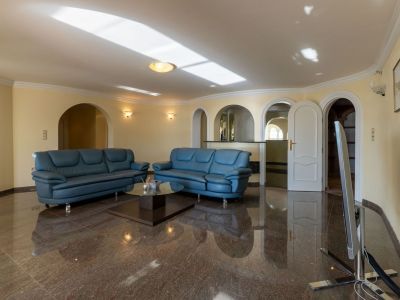 Villa de lujo en venta en Benissa con piscina privada y vistas panorámicas al mar