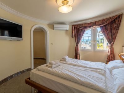 Villa de lujo en venta en Benissa con piscina privada y vistas panorámicas al mar