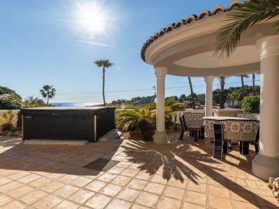 Villa de lujo en venta en Benissa con piscina privada y vistas panorámicas al mar
