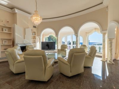 Villa de lujo en venta en Benissa con piscina privada y vistas panorámicas al mar
