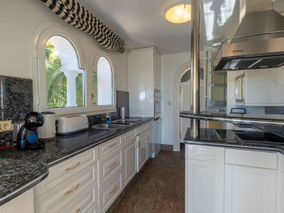 Villa de lujo en venta en Benissa con piscina privada y vistas panorámicas al mar