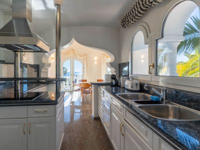 Villa de lujo en venta en Benissa con piscina privada y vistas panorámicas al mar