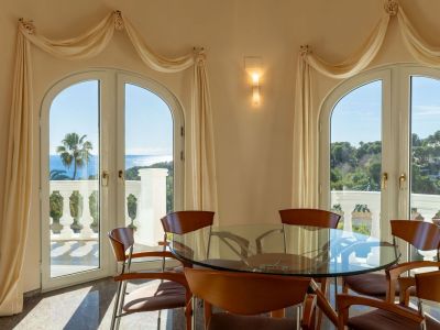 Villa de lujo en venta en Benissa con piscina privada y vistas panorámicas al mar