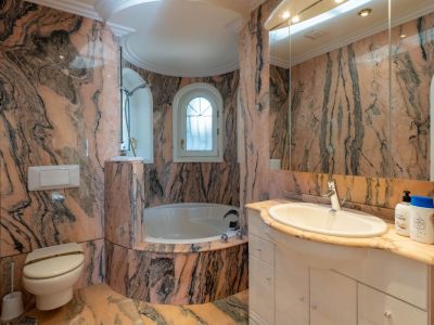 Villa de lujo en venta en Benissa con piscina privada y vistas panorámicas al mar