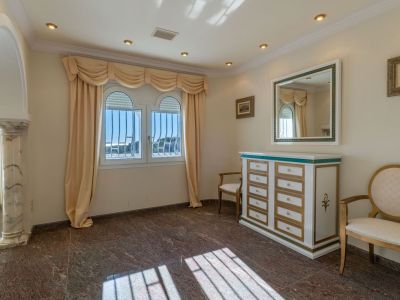 Villa de lujo en venta en Benissa con piscina privada y vistas panorámicas al mar