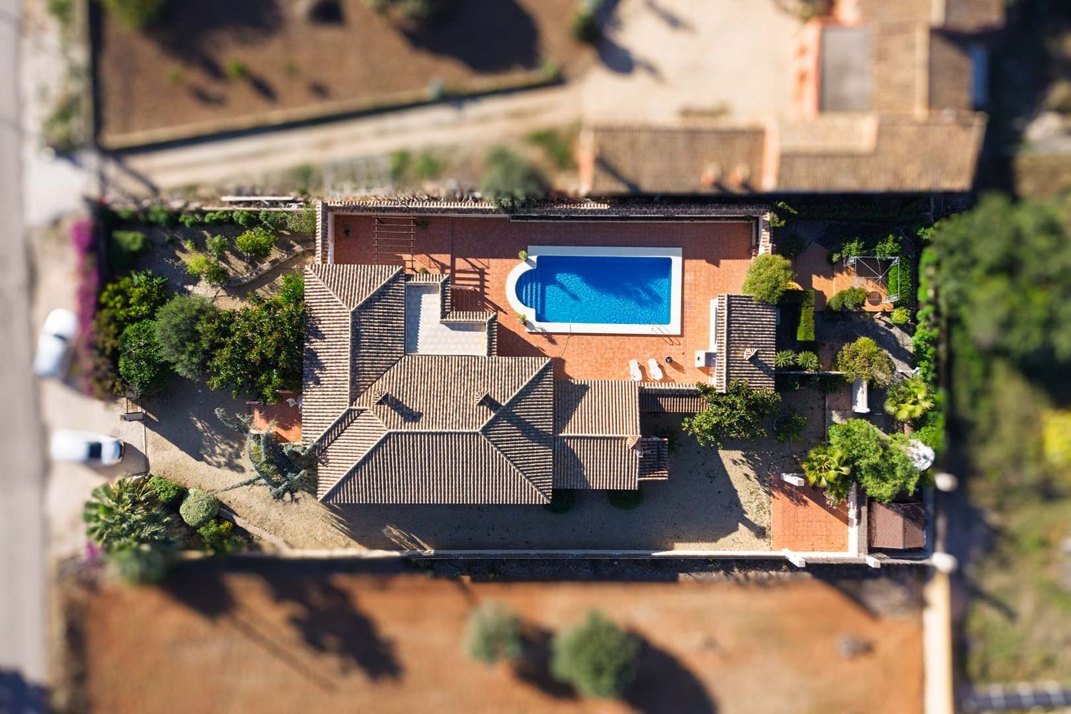 Villa de estilo mediterráneo en venta en Jalón con piscina privada y potencial de inversión