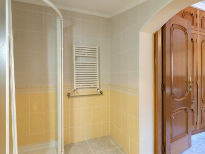 Villa de estilo mediterráneo en venta en Jalón con piscina privada y potencial de inversión