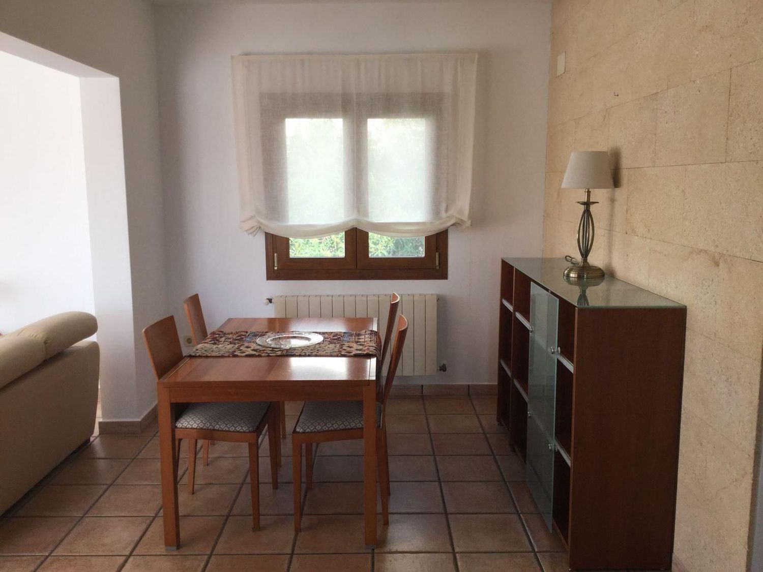 Oportunidad única: vivienda y local comercial en venta en Benissa con amplio parking
