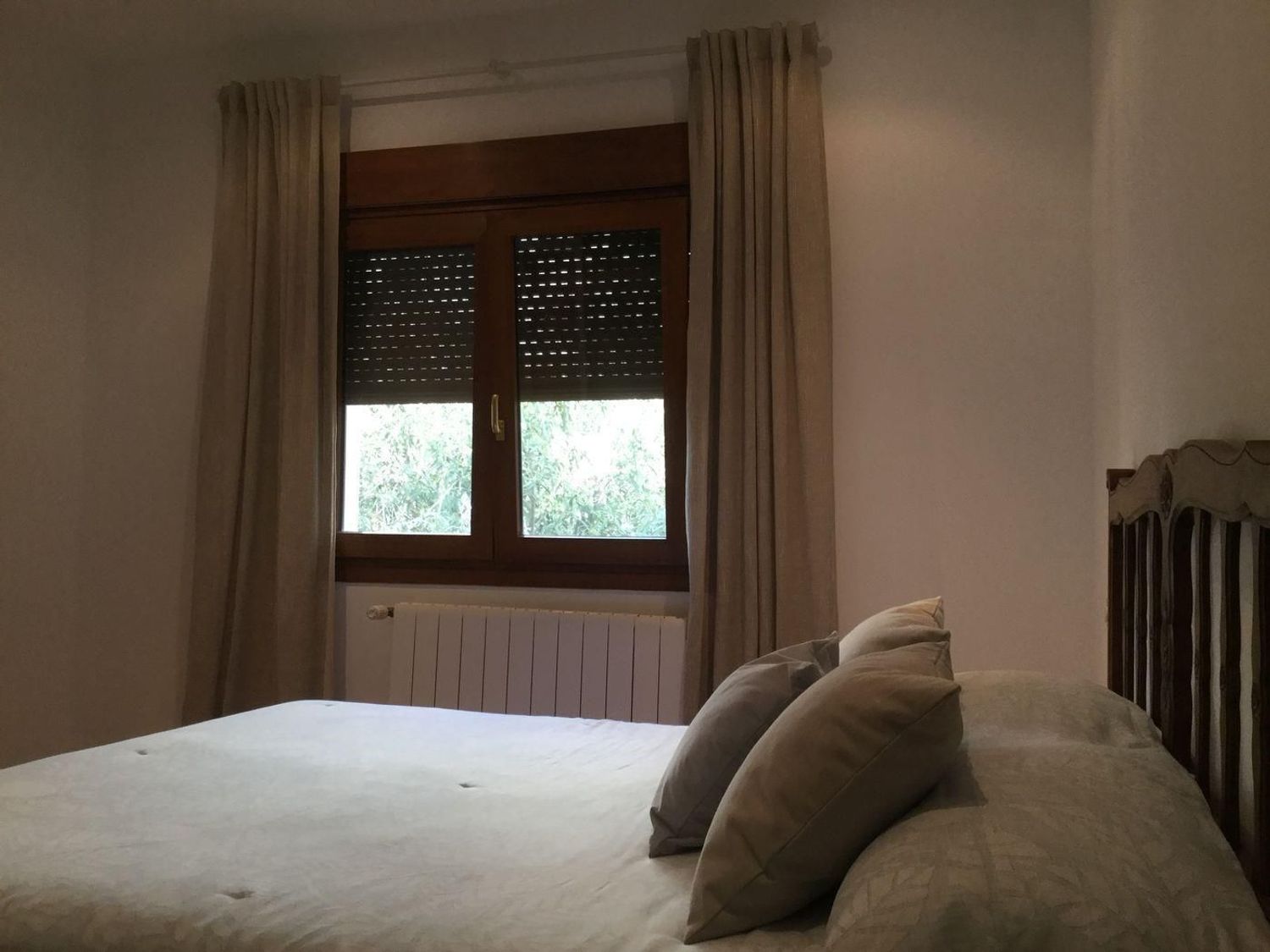 Oportunidad única: vivienda y local comercial en venta en Benissa con amplio parking