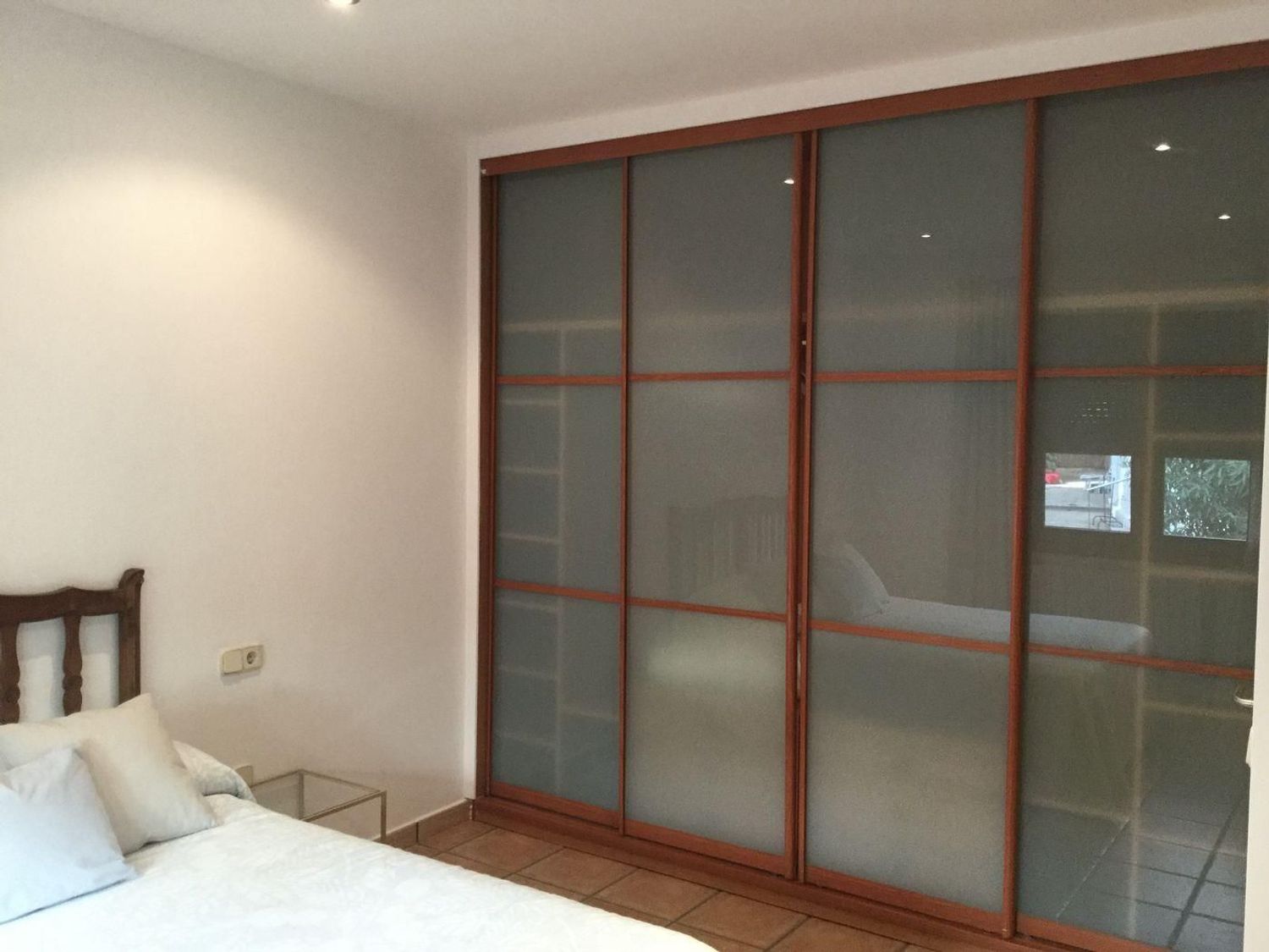 Oportunidad única: vivienda y local comercial en venta en Benissa con amplio parking
