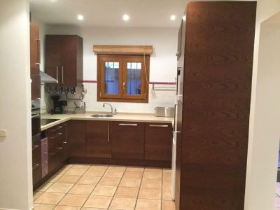 Oportunidad única: vivienda y local comercial en venta en Benissa con amplio parking