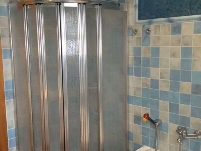Oportunidad única: vivienda y local comercial en venta en Benissa con amplio parking