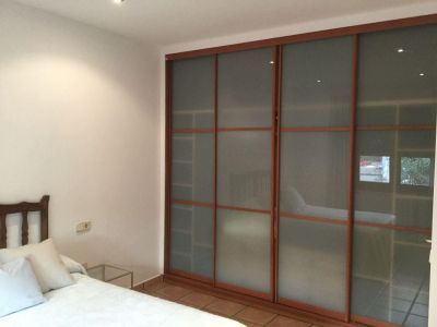 Oportunidad única: vivienda y local comercial en venta en Benissa con amplio parking