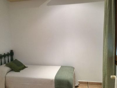 Oportunidad única: vivienda y local comercial en venta en Benissa con amplio parking
