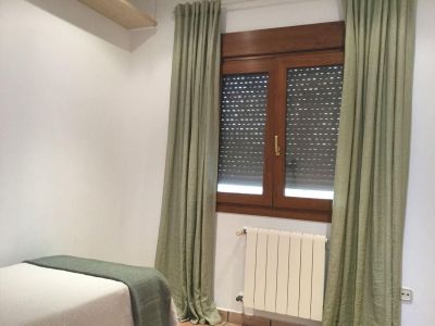 Oportunidad única: vivienda y local comercial en venta en Benissa con amplio parking