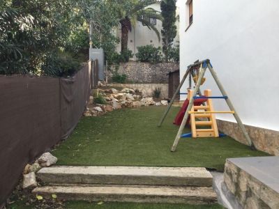 Oportunidad única: vivienda y local comercial en venta en Benissa con amplio parking