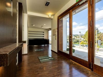 Oportunidad única: vivienda y local comercial en venta en Benissa con amplio parking