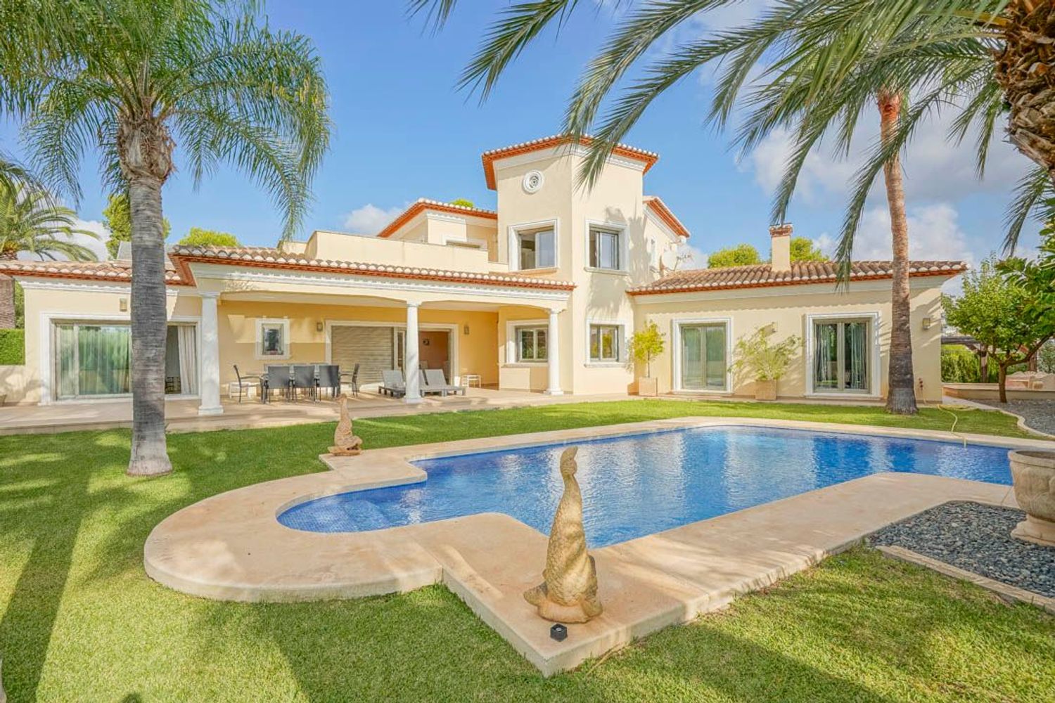 Villa tradicional en Benissa en venta con vistas al mar y al Peñón de Ifach
