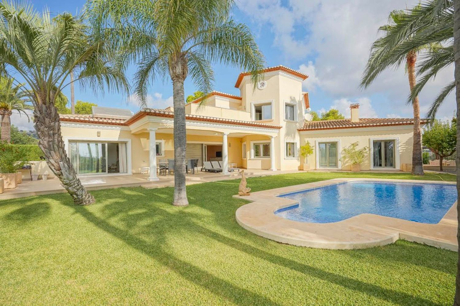 Villa tradicional en Benissa en venta con vistas al mar y al Peñón de Ifach