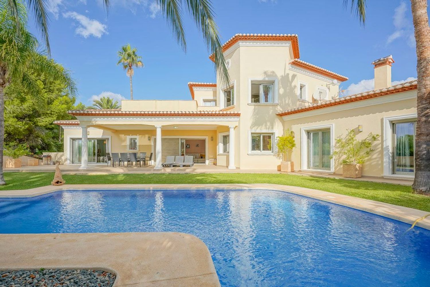 Villa tradicional en Benissa en venta con vistas al mar y al Peñón de Ifach