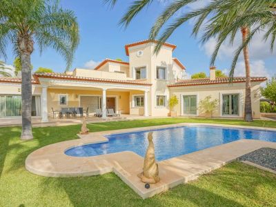 Villa tradicional en Benissa en venta con vistas al mar y al Peñón de Ifach