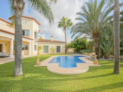 Villa tradicional en Benissa en venta con vistas al mar y al Peñón de Ifach