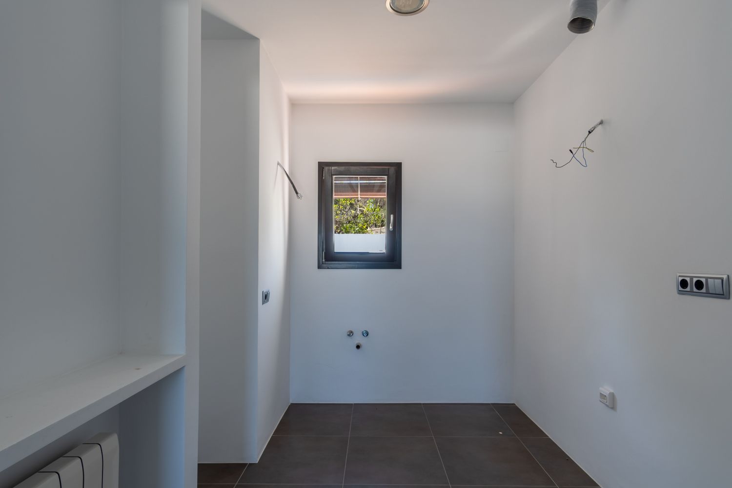 Villa de estilo mediterráneo en venta en Moraira con vistas panorámicas al mar.
