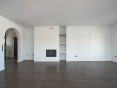 Villa de estilo mediterráneo en venta en Moraira con vistas panorámicas al mar.