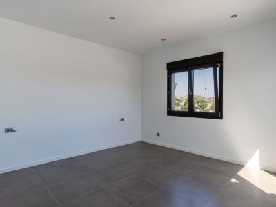 Villa de estilo mediterráneo en venta en Moraira con vistas panorámicas al mar.