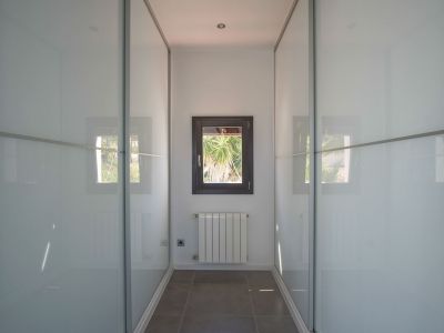 Villa de estilo mediterráneo en venta en Moraira con vistas panorámicas al mar.