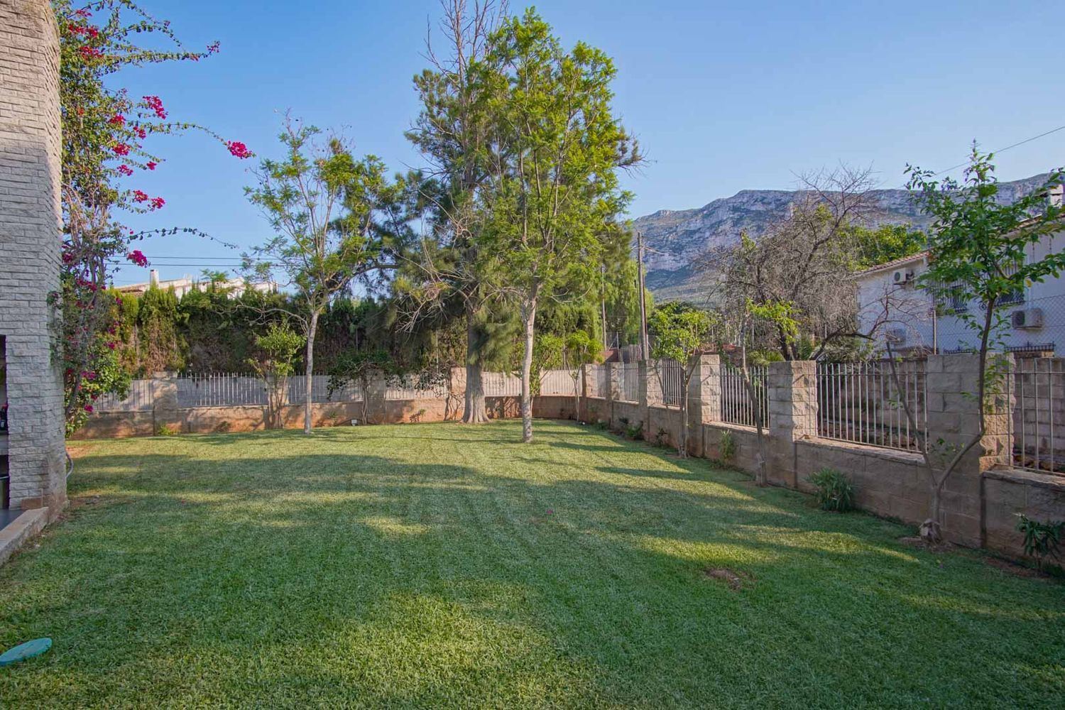 Villa de lujo en Dénia en venta con piscina privada y vistas al Montgó