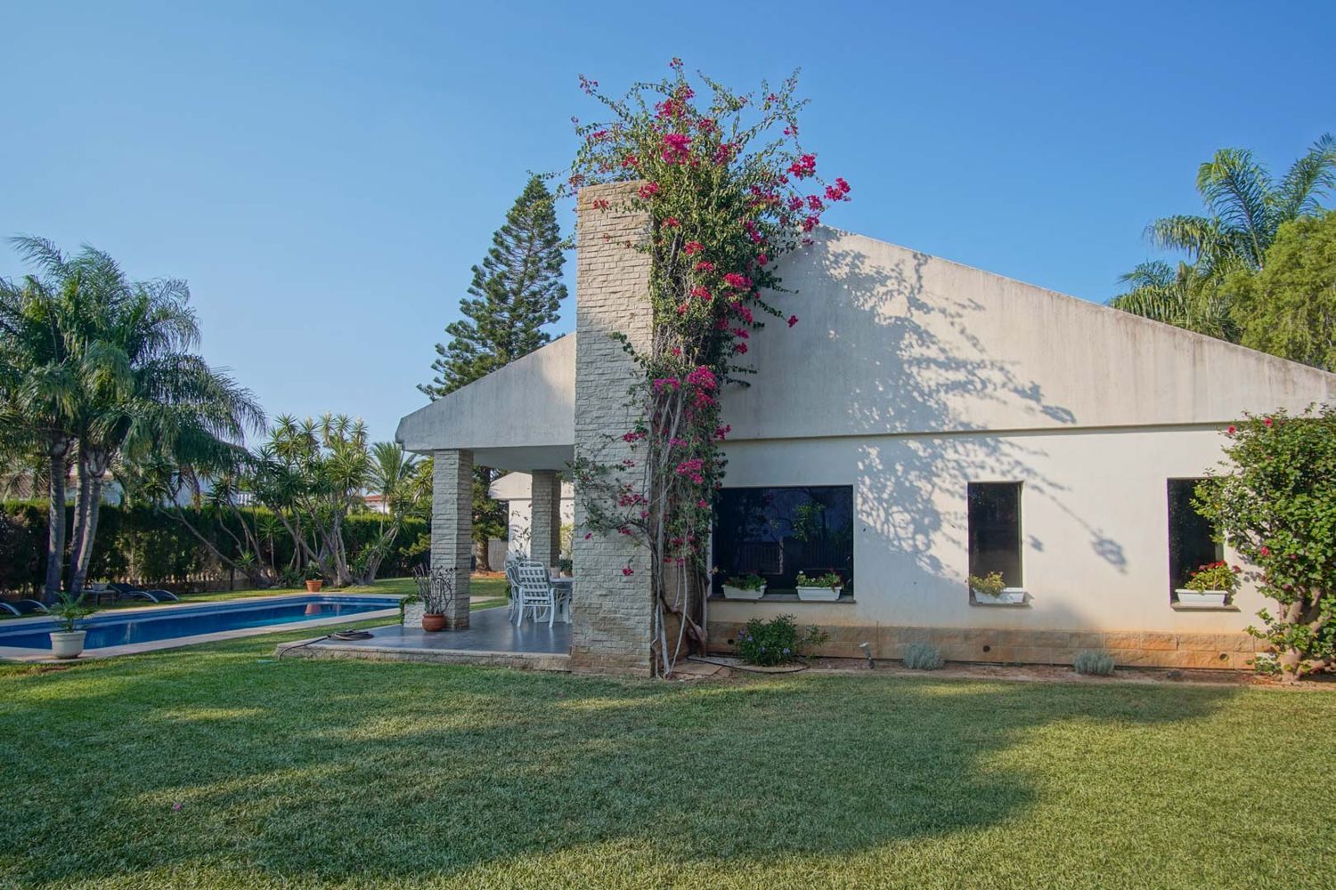 Villa de lujo en Dénia en venta con piscina privada y vistas al Montgó