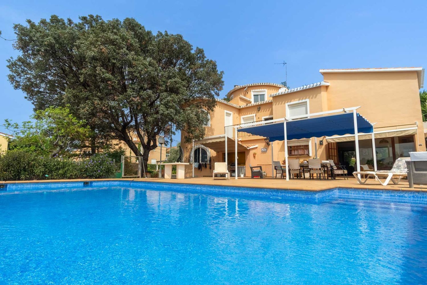 Chalet de 5 dormitorios en venta en Las Marinas, Dénia, a 550m de la playa