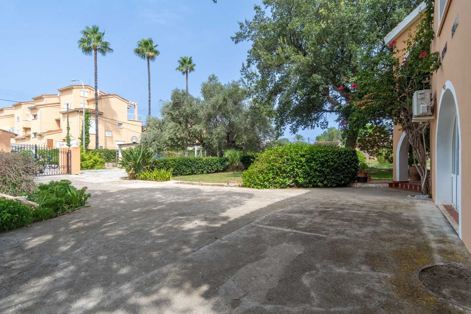 Chalet de 5 dormitorios en venta en Las Marinas, Dénia, a 550m de la playa