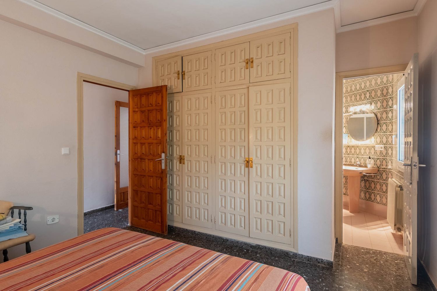 Chalet de 5 dormitorios en venta en Las Marinas, Dénia, a 550m de la playa