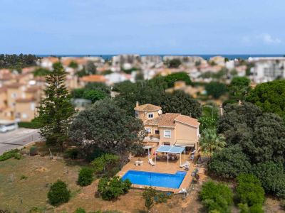 Chalet de 5 dormitorios en venta en Las Marinas, Dénia, a 550m de la playa