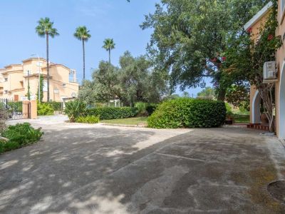 Chalet de 5 dormitorios en venta en Las Marinas, Dénia, a 550m de la playa