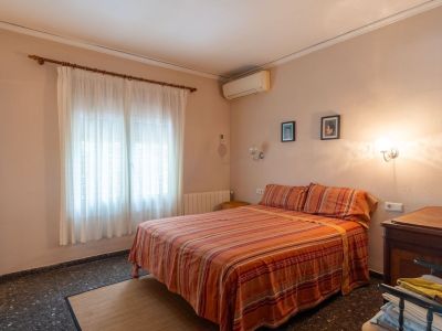 Chalet de 5 dormitorios en venta en Las Marinas, Dénia, a 550m de la playa
