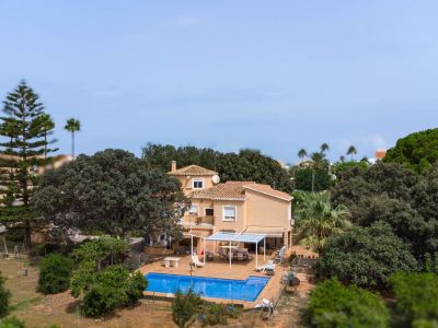 Chalet de 5 dormitorios en venta en Las Marinas, Dénia, a 550m de la playa