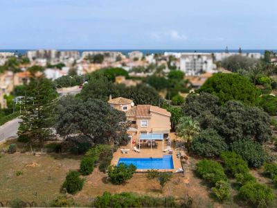 Chalet de 5 dormitorios en venta en Las Marinas, Dénia, a 550m de la playa