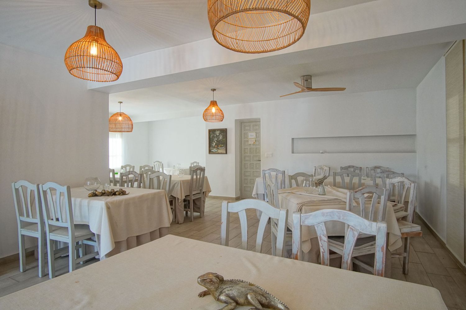 Chalet independiente en venta en Las Rotas, Dénia, con restaurante y vistas al mar