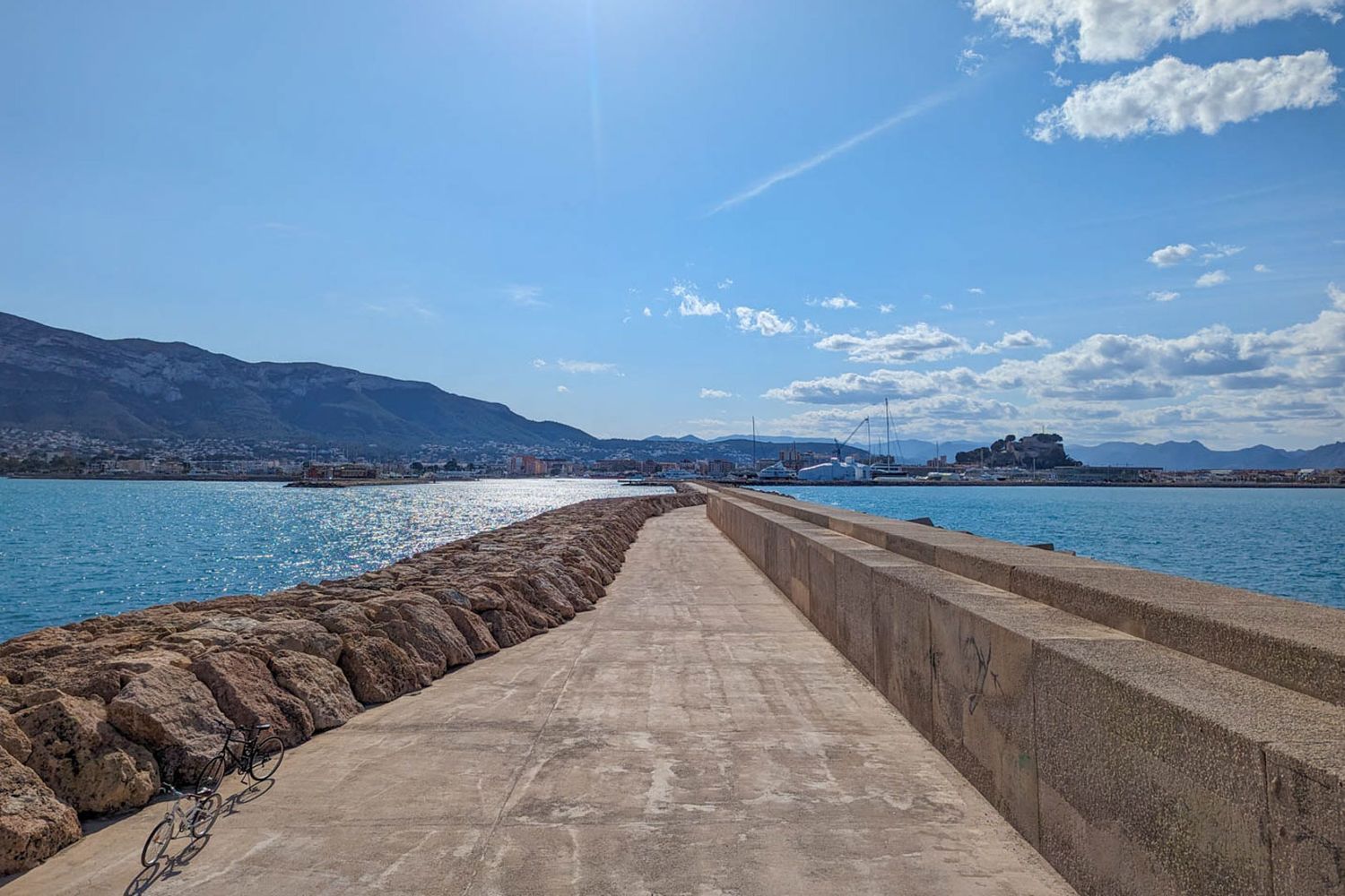 Chalet independiente en venta en Las Rotas, Dénia, con restaurante y vistas al mar