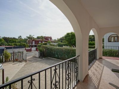 Chalet independiente en venta en Las Rotas, Dénia, con restaurante y vistas al mar