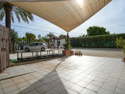 Chalet independiente en venta en Las Rotas, Dénia, con restaurante y vistas al mar