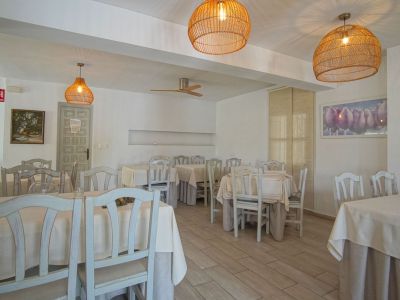 Chalet independiente en venta en Las Rotas, Dénia, con restaurante y vistas al mar