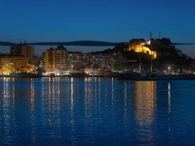 Chalet independiente en venta en Las Rotas, Dénia, con restaurante y vistas al mar